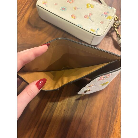 Coach Women's White Floral Kira Crossbody Bag And Matching Wallet NWOT - Picture 14 of 15